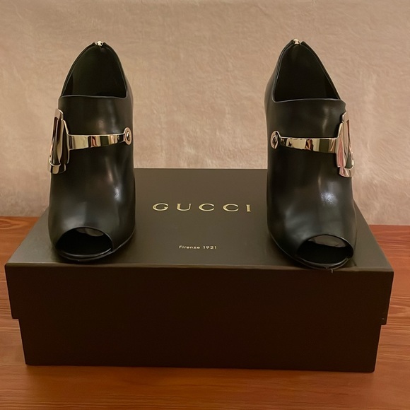 Gucci peeptoe ankle bootie with gold horsebit zip up - Picture 2 of 11